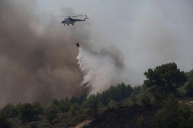 BREAKING // Incendiu de vegetație devastator la marginea Atenei. Populația din zonă a fost evacuată